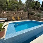 Preciosa Casa Con Piscina Desbordante Y Vistas Al Mar Apartman