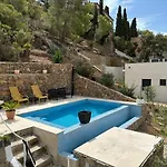 Preciosa Casa Con Piscina Desbordante Y Vistas Al Mar Apartman *