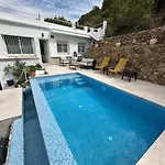 Preciosa Casa Con Piscina Desbordante Y Vistas Al Mar Roses