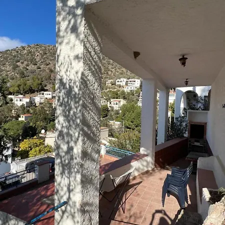 Preciosa Casa Con Piscina Desbordante Y Vistas Al Mar * Roses