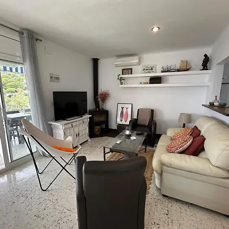 Preciosa Casa Con Piscina Desbordante Y Vistas Al Mar *
