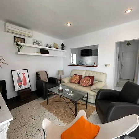 Preciosa Casa Con Piscina Desbordante Y Vistas Al Mar *