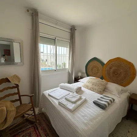 Preciosa Casa Con Piscina Desbordante Y Vistas Al Mar *