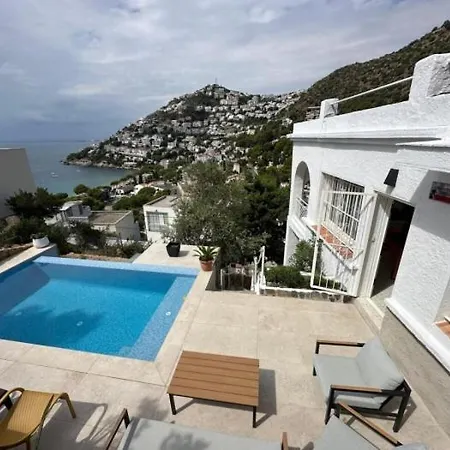 Preciosa Casa Con Piscina Desbordante Y Vistas Al Mar Daire *