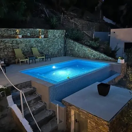 Daire Preciosa Casa Con Piscina Desbordante Y Vistas Al Mar Roses