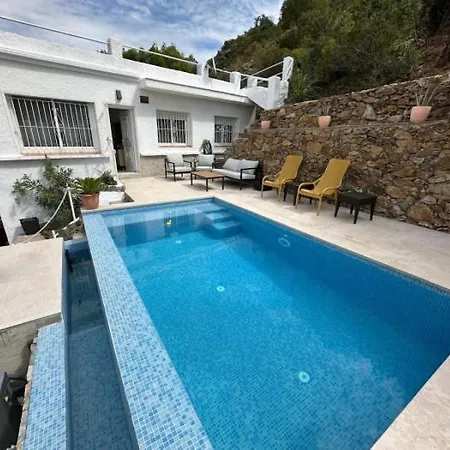 Preciosa Casa Con Piscina Desbordante Y Vistas Al Mar Roses