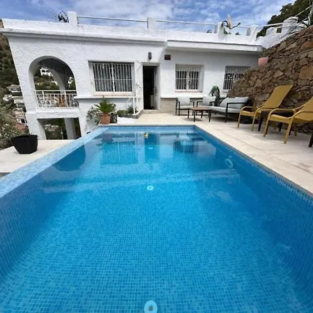 Preciosa Casa Con Piscina Desbordante Y Vistas Al Mar * Roses