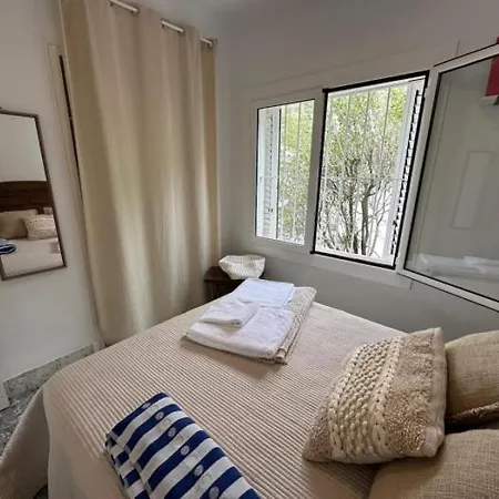 Preciosa Casa Con Piscina Desbordante Y Vistas Al Mar *