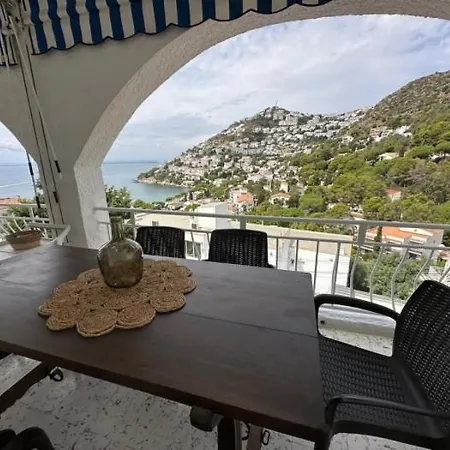 Preciosa Casa Con Piscina Desbordante Y Vistas Al Mar Roses