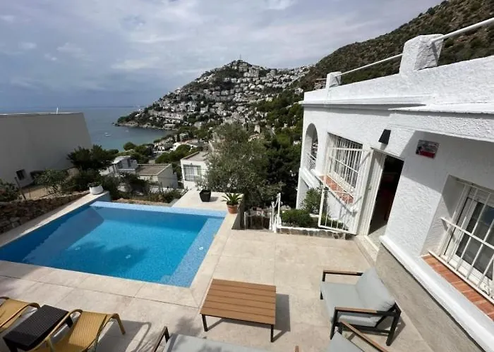 Preciosa Casa Con Piscina Desbordante Y Vistas Al Mar Daire *