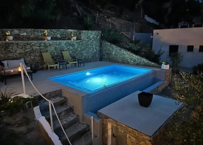 Daire Preciosa Casa Con Piscina Desbordante Y Vistas Al Mar Roses
