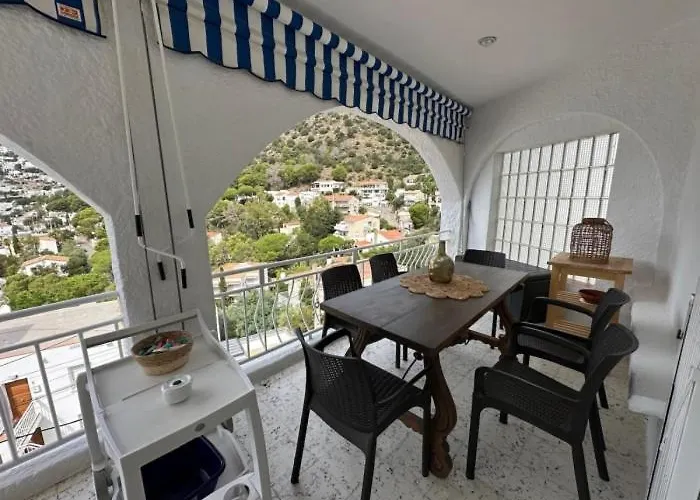 Preciosa Casa Con Piscina Desbordante Y Vistas Al Mar Daire Roses