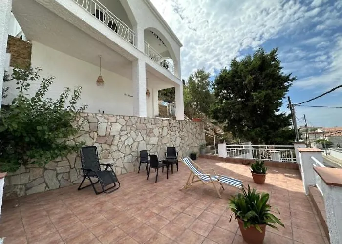 Daire Preciosa Casa Con Piscina Desbordante Y Vistas Al Mar
