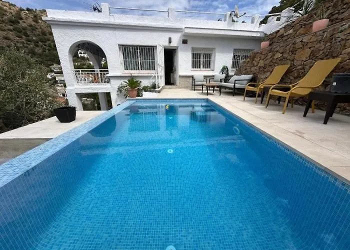 Preciosa Casa Con Piscina Desbordante Y Vistas Al Mar * Roses
