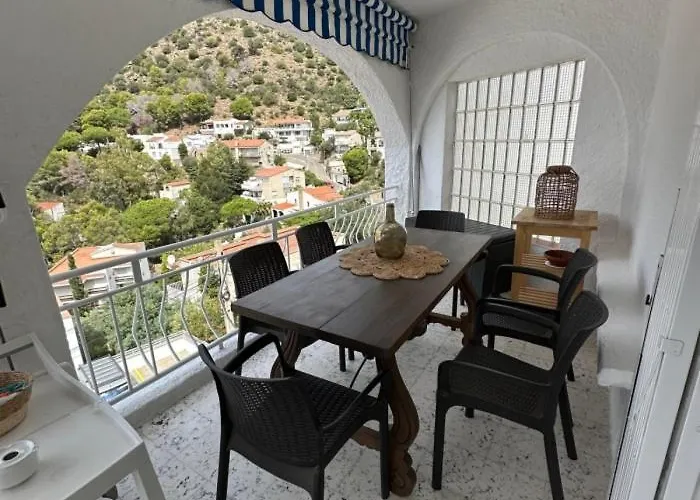 Preciosa Casa Con Piscina Desbordante Y Vistas Al Mar Daire Roses