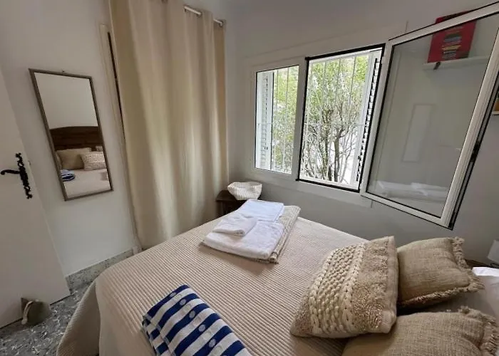 Preciosa Casa Con Piscina Desbordante Y Vistas Al Mar *